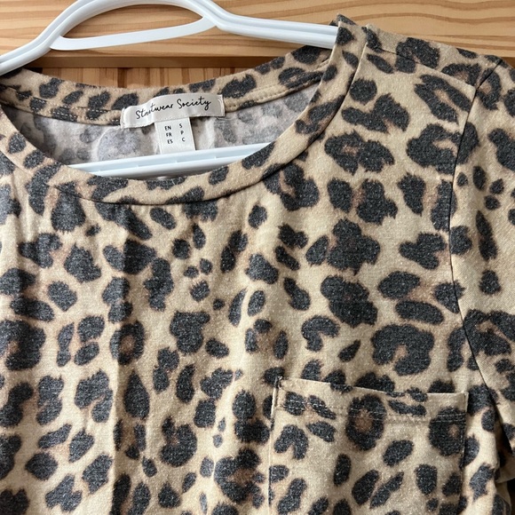 Cropped Cheetah Tshirt with Front Pocket - Picture 2 of 2